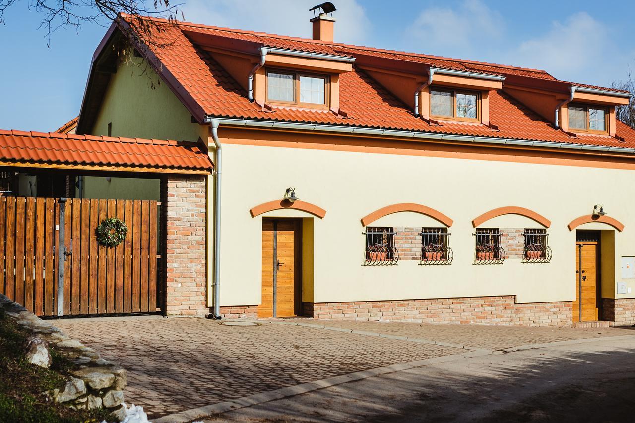 Vinny Sklep U Muhlbergeru Jaroslavice  Exteriör bild